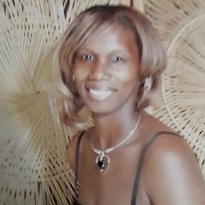 Meet your Posher, Dee dee